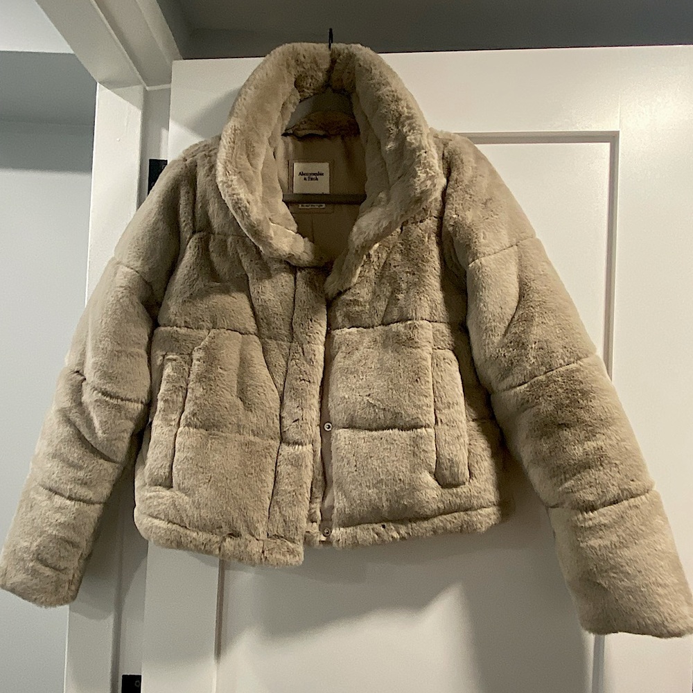 Abercrombie & Fitch Faux Fur Mini Puffer Gray